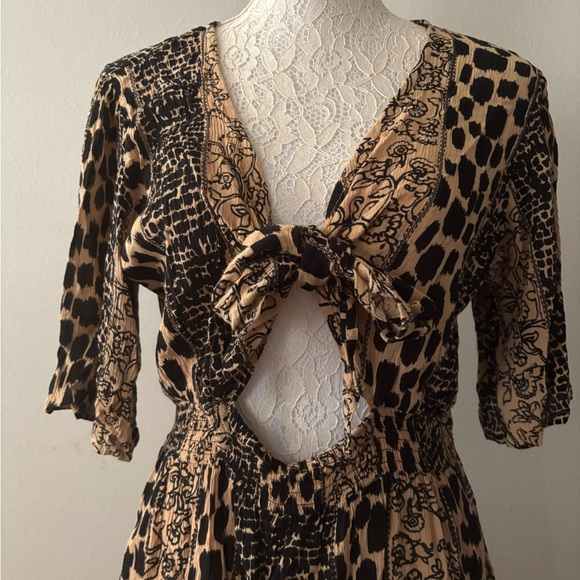 Zury Black and Tan Patterned Top - Picture 2 of 8